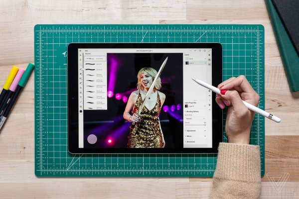 Первый взгляд на полноценный Photoshop для iPad