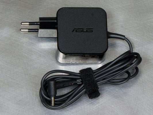 Обзор ультрабука ASUS ZenBook 13 UX331UA — Комплектация, внешний вид. 1