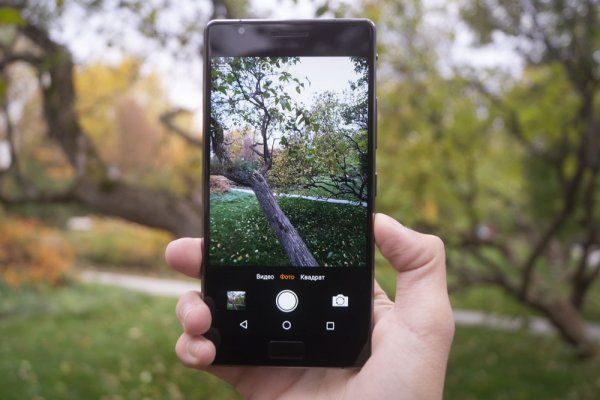 Philips Xenium X818 — мощный аккумулятор в стильном корпусе