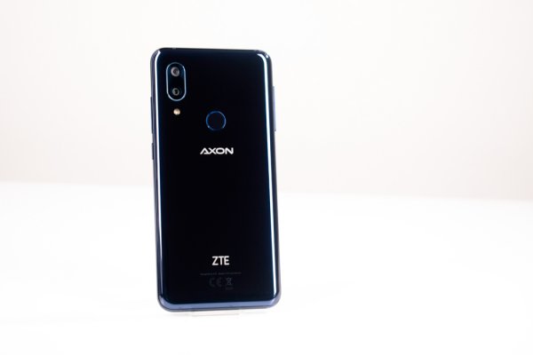 Обзор ZTE Axon 9 Pro – шикарный экран в элегантном стекле