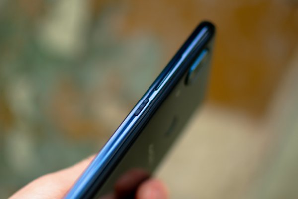 Обзор ZTE Axon 9 Pro – шикарный экран в элегантном стекле
