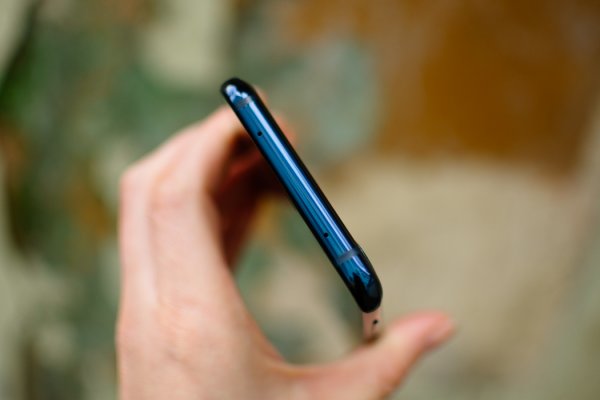 Обзор ZTE Axon 9 Pro – шикарный экран в элегантном стекле