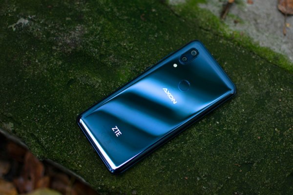 Обзор ZTE Axon 9 Pro – шикарный экран в элегантном стекле