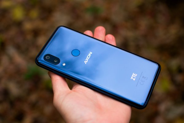 Обзор ZTE Axon 9 Pro – шикарный экран в элегантном стекле