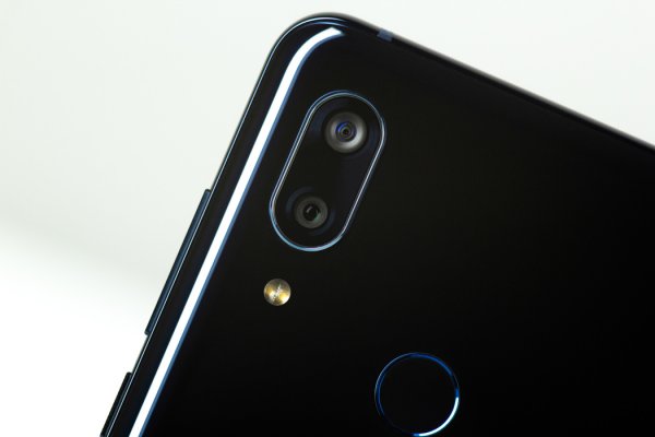 Обзор ZTE Axon 9 Pro – шикарный экран в элегантном стекле