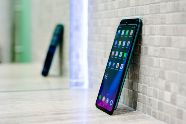 Mi MIX 3: первый взгляд на имиджевую новинку Xiaomi