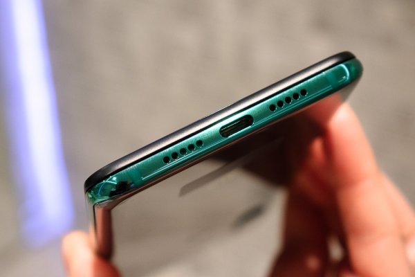 Mi MIX 3: первый взгляд на имиджевую новинку Xiaomi