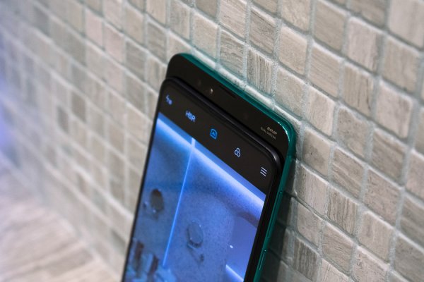 Mi MIX 3: первый взгляд на имиджевую новинку Xiaomi