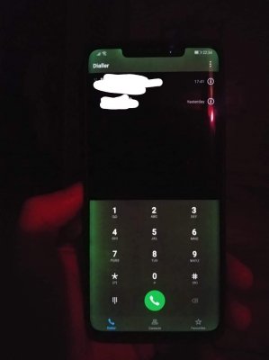 Huawei Mate 20 Pro страдает зеленым свечением