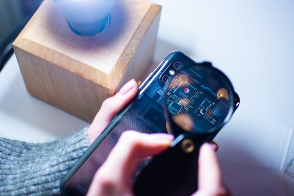 Презентация Xiaomi: Mi 8 Pro и несколько приятных мелочей к Новому году