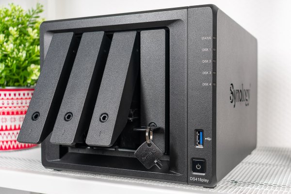 Мультимедийный центр: обзор Synology DS418play