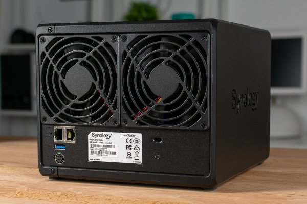 Мультимедийный центр: обзор Synology DS418play