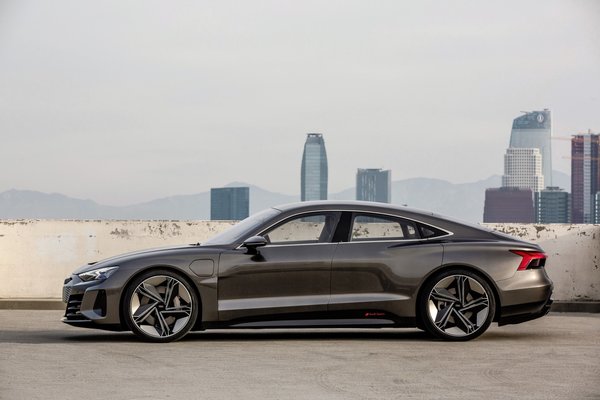 Audi показала конкурента Tesla Model S