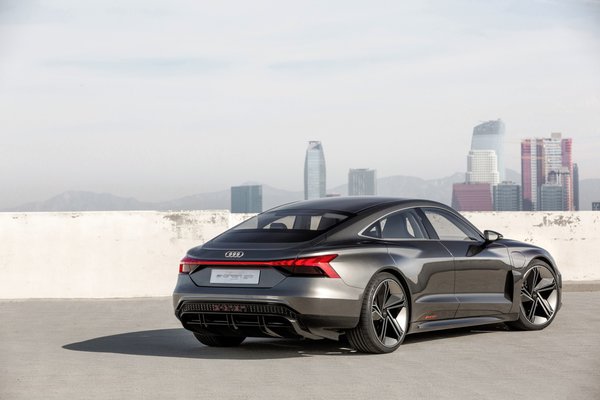 Audi показала конкурента Tesla Model S