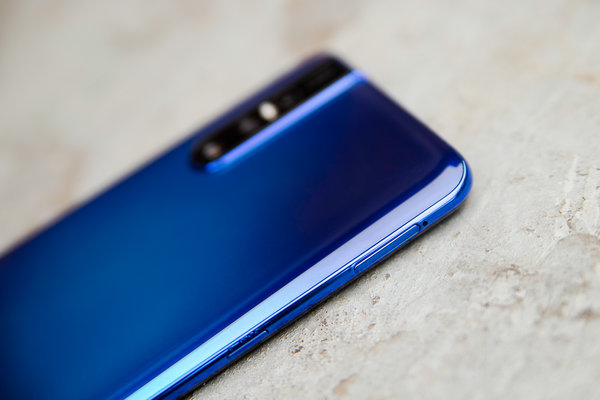 Обзор Vivo V15 Pro: цвет инноваций