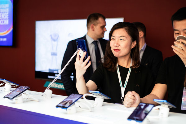 Hisense представил свои первые смартфоны в России