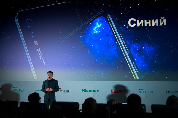 Hisense представил свои первые смартфоны в России
