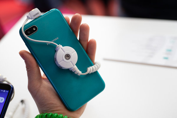 Hisense представил свои первые смартфоны в России