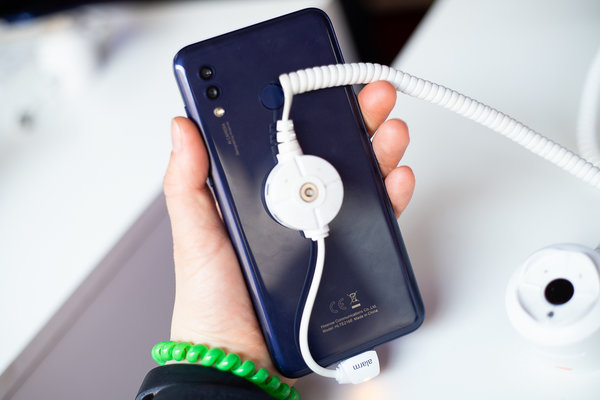 Hisense представил свои первые смартфоны в России