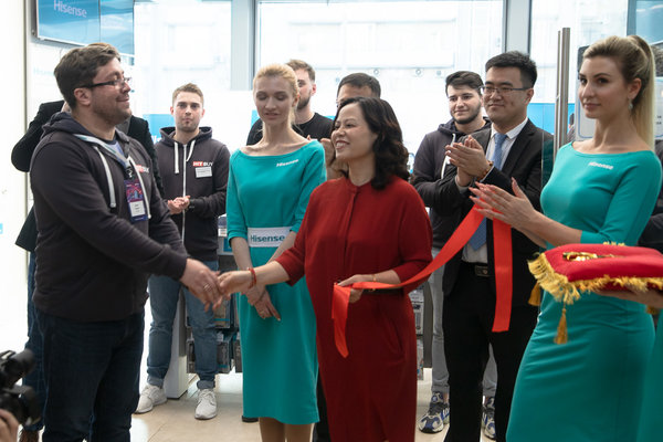 Hisense представил свои первые смартфоны в России