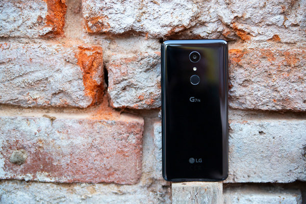Защищенный середняк: обзор LG G7 Fit