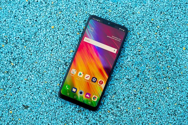 Защищенный середняк: обзор LG G7 Fit