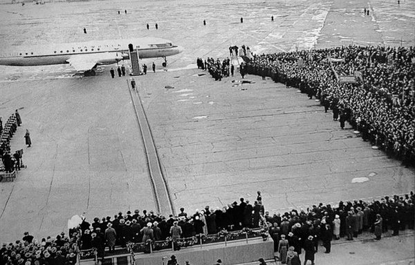 Небо не прощает ошибок. История жизни Юрия Алексеевича Гагарина