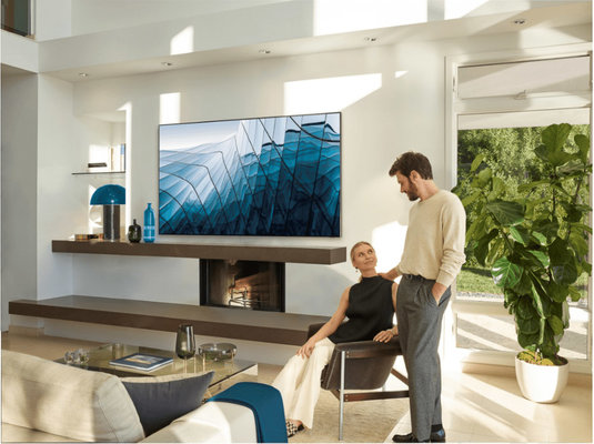 Samsung представил линейку 8К и 4K QLED-телевизоров с ИИ в России