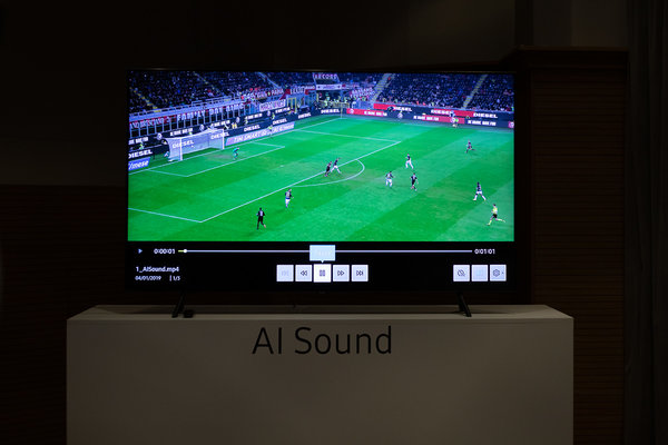 Samsung представил линейку 8К и 4K QLED-телевизоров с ИИ в России