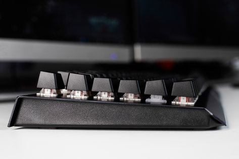 Обзор игровой клавиатуры Trust GXT 890 Cada RGB
