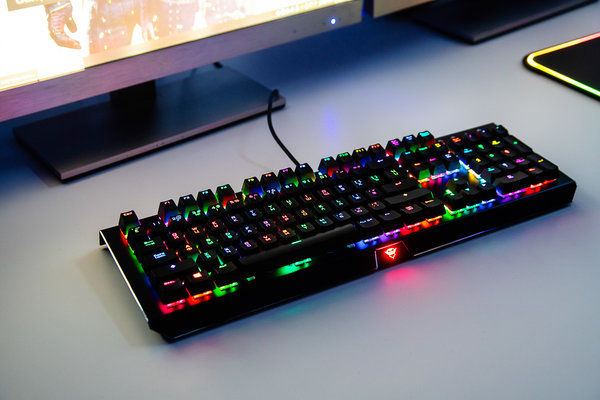 Обзор игровой клавиатуры Trust GXT 890 Cada RGB