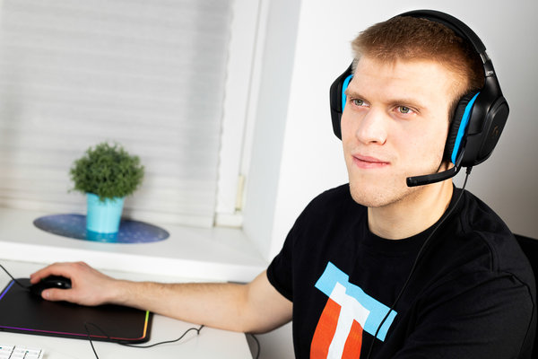 Обзор Logitech G432 и Logitech G935: Вам с проводом или без?
