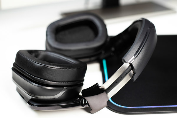 Обзор Logitech G432 и Logitech G935: Вам с проводом или без?