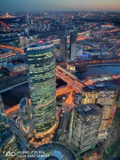 Смартфоны Huawei P30 представили в Москве