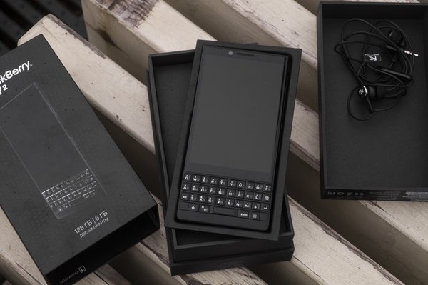 Обзор BlackBerry KEY2: удар по ностальгии