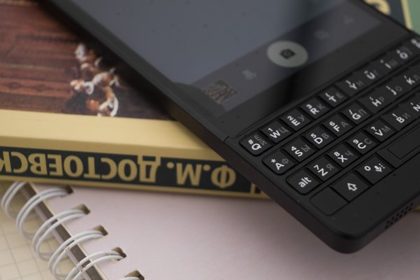 Обзор BlackBerry KEY2: удар по ностальгии