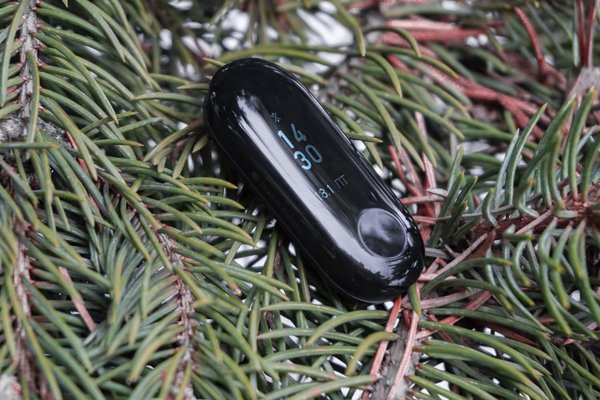 Mi Band 3 с iPhone: замена Apple Watch?