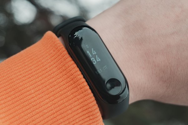 Mi Band 3 с iPhone: замена Apple Watch?