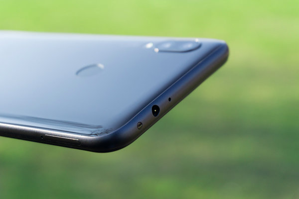 Обзор Redmi 7: ломая традиции