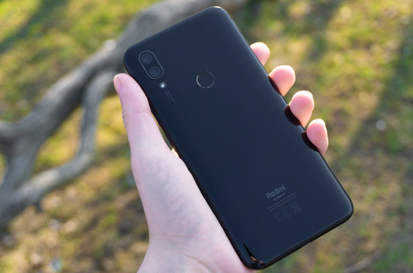 Обзор Redmi 7: ломая традиции