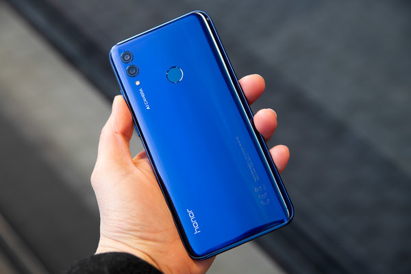 Обзор смартфона Honor 10 Lite: бюджетник, у которого есть все