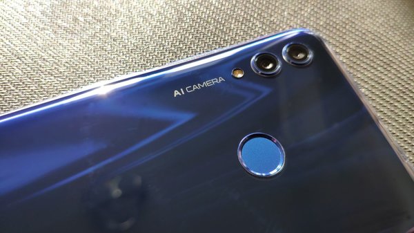 Обзор смартфона Honor 10 Lite: бюджетник, у которого есть все