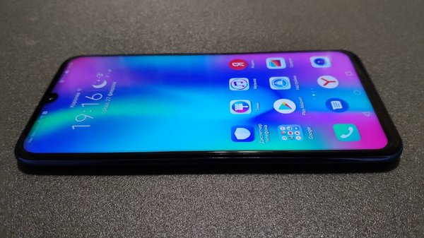 Обзор смартфона Honor 10 Lite: бюджетник, у которого есть все