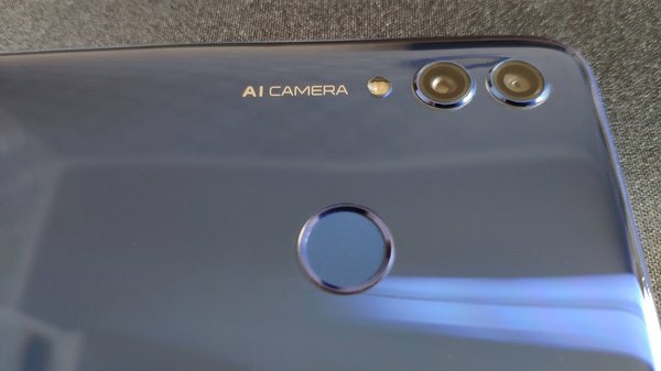 Обзор смартфона Honor 10 Lite: бюджетник, у которого есть все