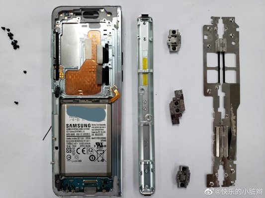 Samsung Galaxy Fold уже разобрали. Первый взгляд на гибкий дисплей и шарнир смартфона