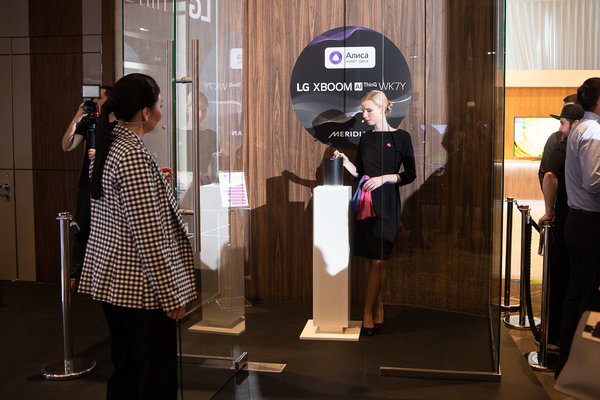 Алиса поселилась в умной колонке от LG