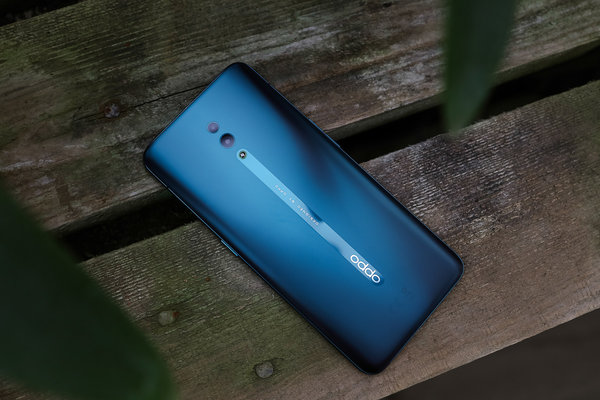 Безусловный безрамочник: первый взгляд на OPPO Reno