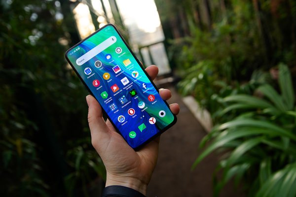 Безусловный безрамочник: первый взгляд на OPPO Reno