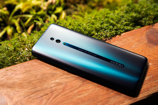 Безусловный безрамочник: первый взгляд на OPPO Reno