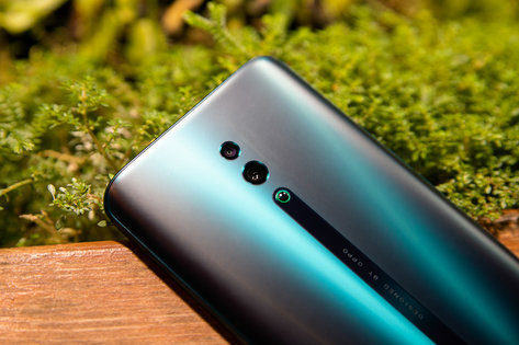 Безусловный безрамочник: первый взгляд на OPPO Reno